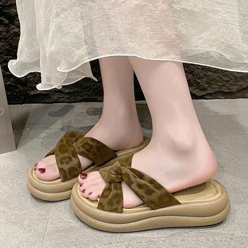 Sewing New - Sumer Fall Slipper That Does Not